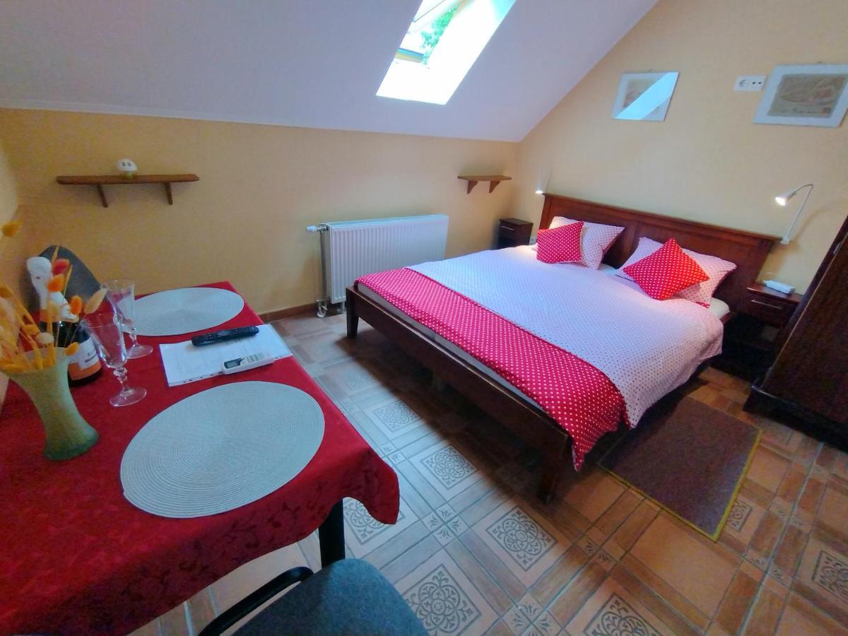 Burg Apartman Gyula Luaran gambar