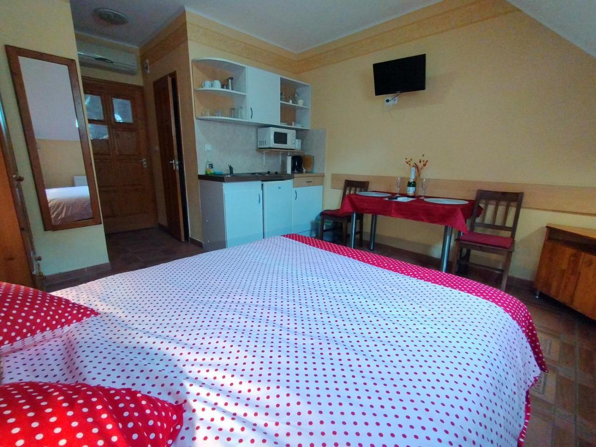 Burg Apartman Gyula Luaran gambar