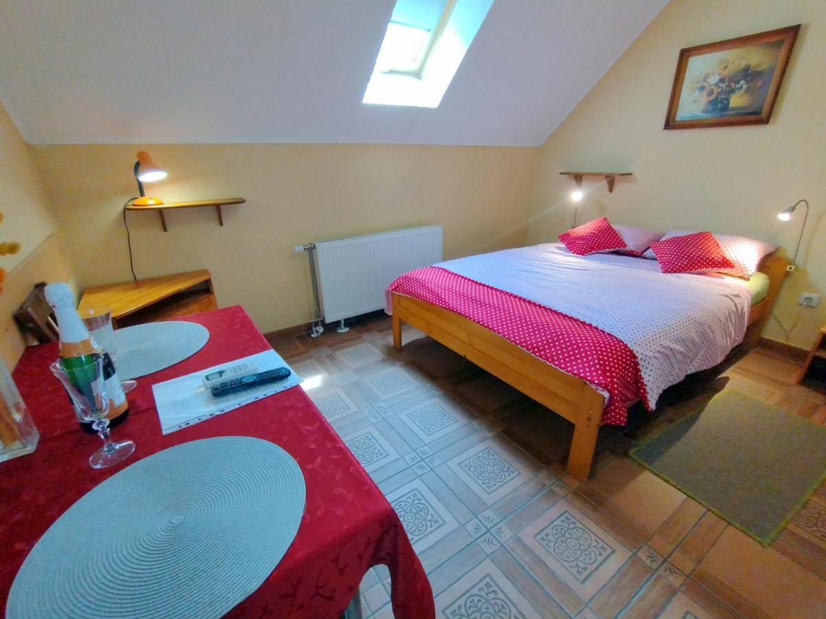 Burg Apartman Gyula Luaran gambar