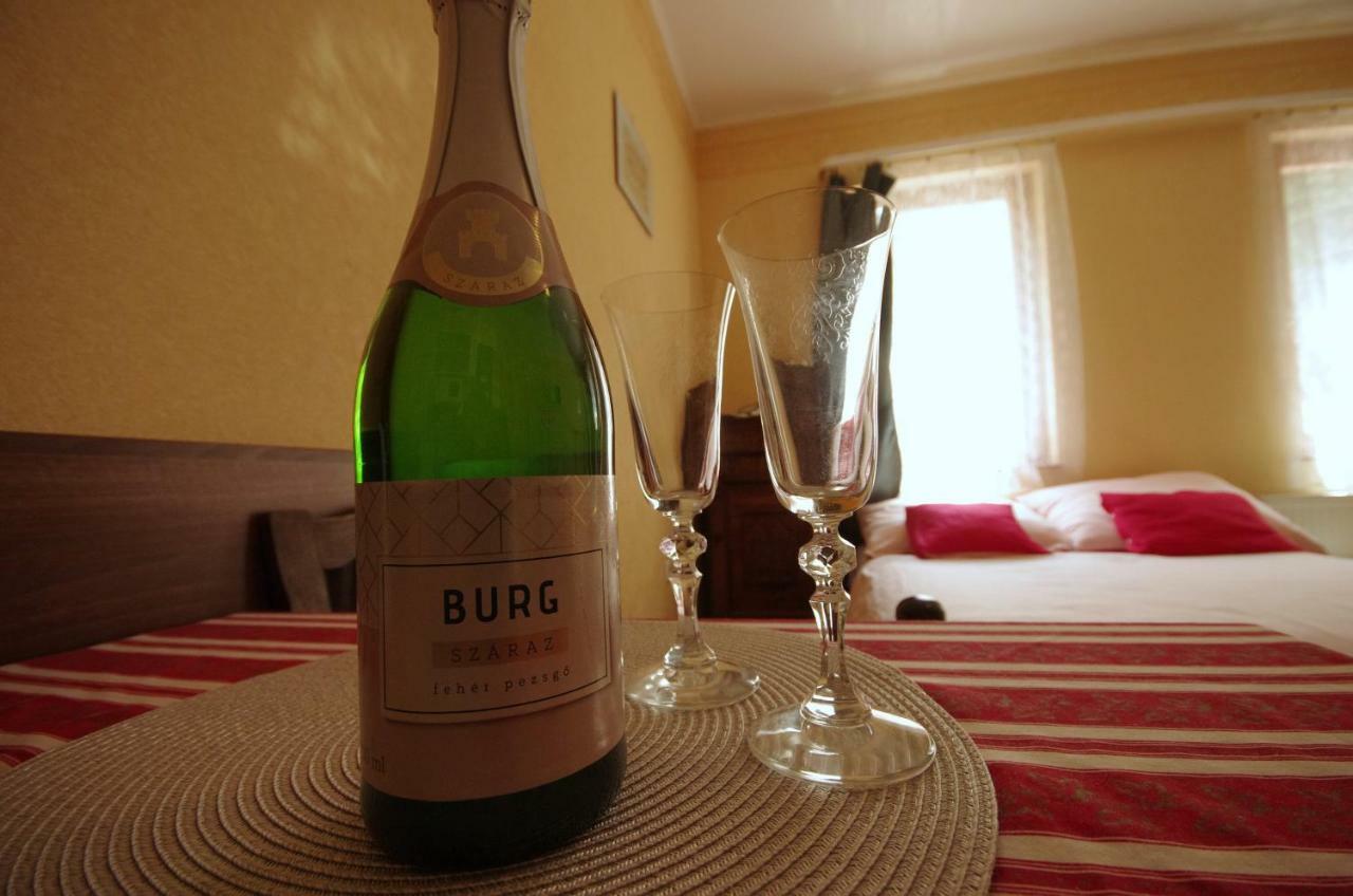 Burg Apartman Gyula Luaran gambar