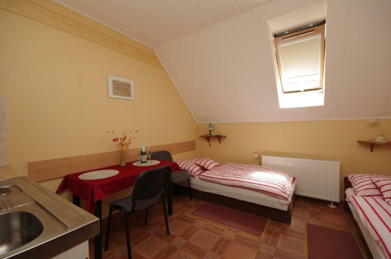 Burg Apartman Gyula Luaran gambar